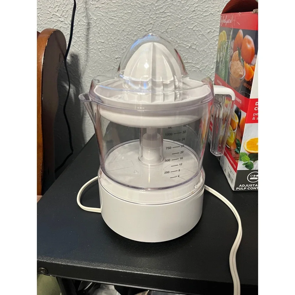 Black+Decker 32 Oz Citrus Juicer White CJ650W Adjustable Pulp Control‎ Electric
